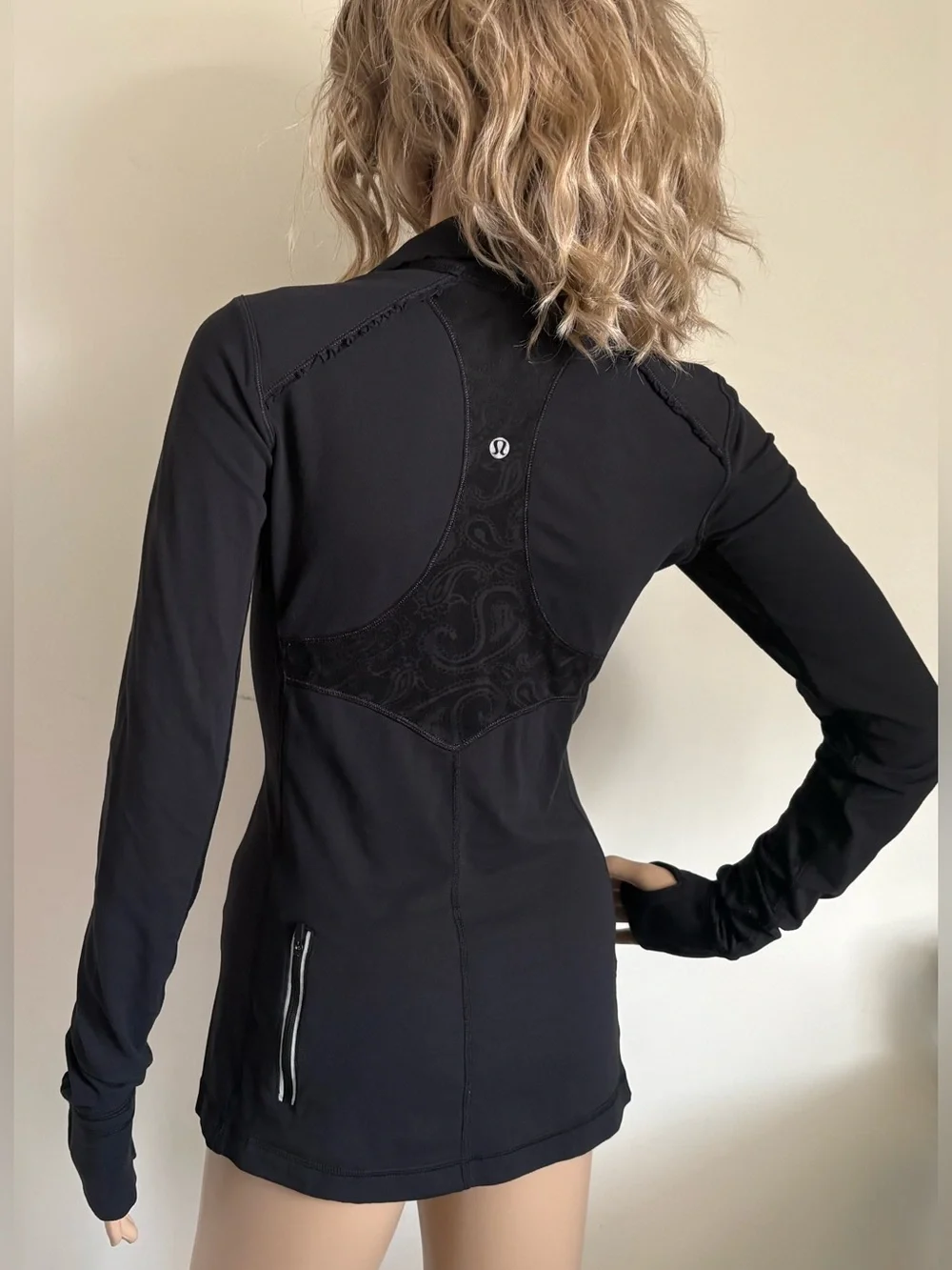 Lululemon Star Runner Black Pullover half-zip pockets thumbholes in sleeves Sz 6